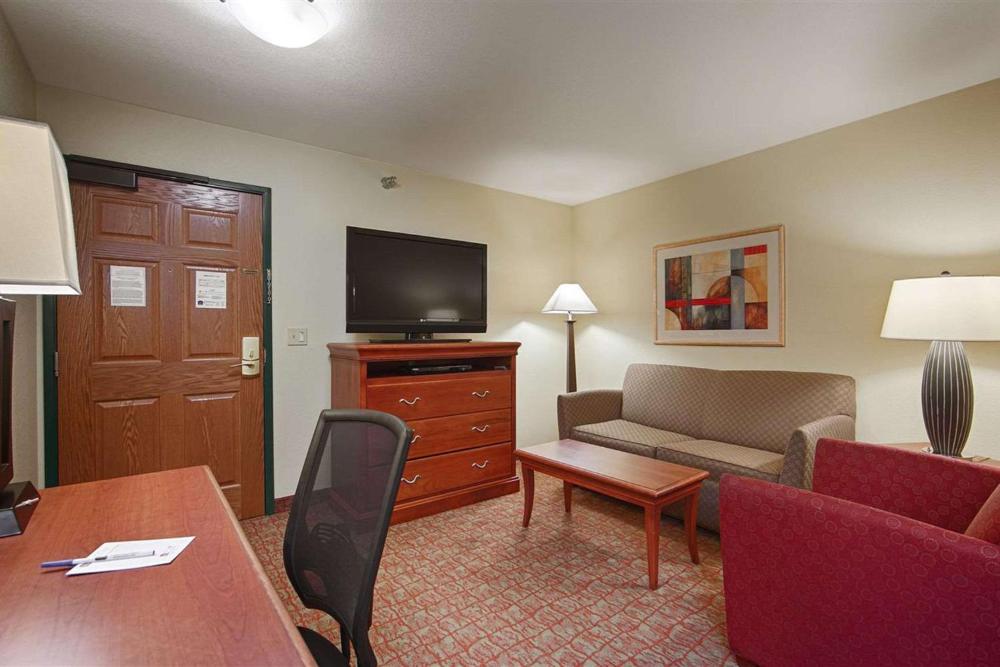 King Suite - Accessible/Non-Smoking interior